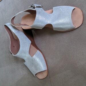 NWOT Jeffrey Campbell Jayda Wedge Sandal in Gold Size 10